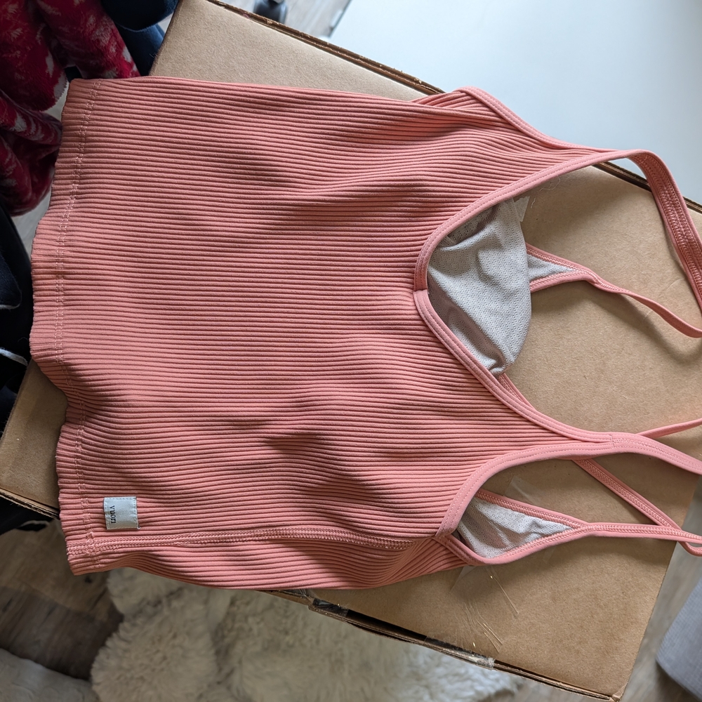 Vuori Tan Crop Top